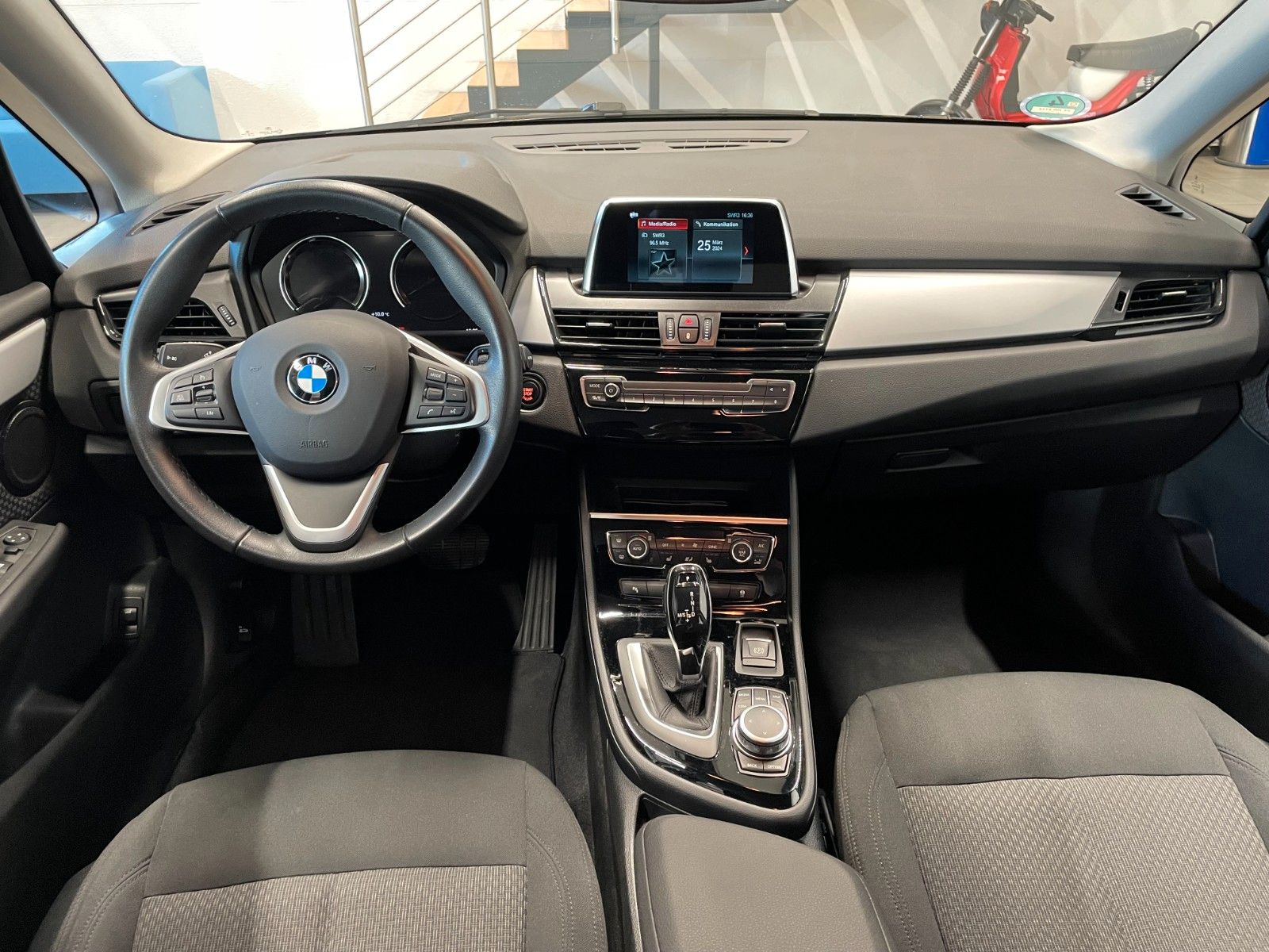 Fahrzeugabbildung BMW Active Tourer 218 i Advantage / LED / Garantie