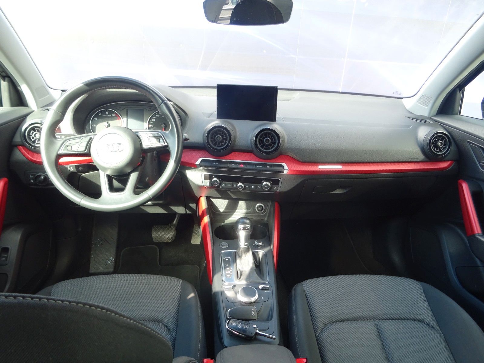 Fahrzeugabbildung Audi Q2 sport LED Scheinwerfer,