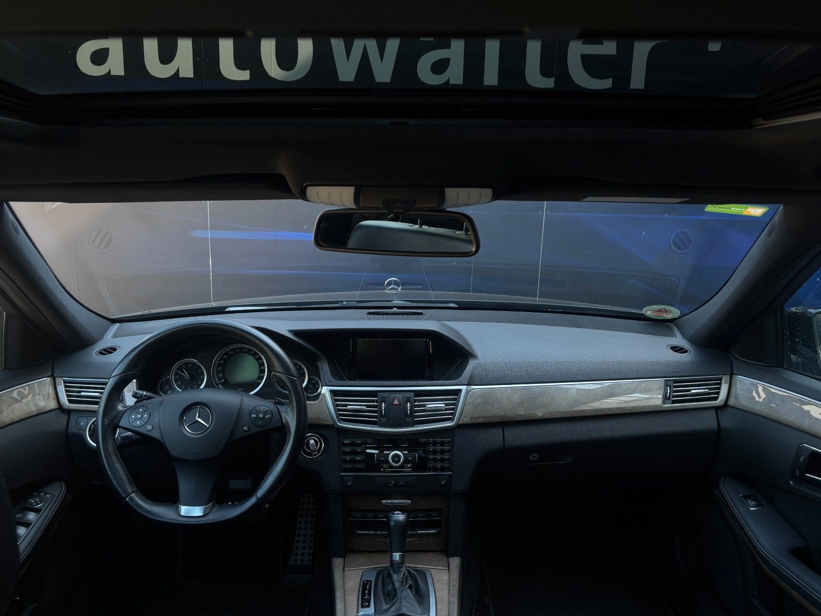 Fahrzeugabbildung Mercedes-Benz E 200 Limousine  BluEffic AMG Line,Schiebedach