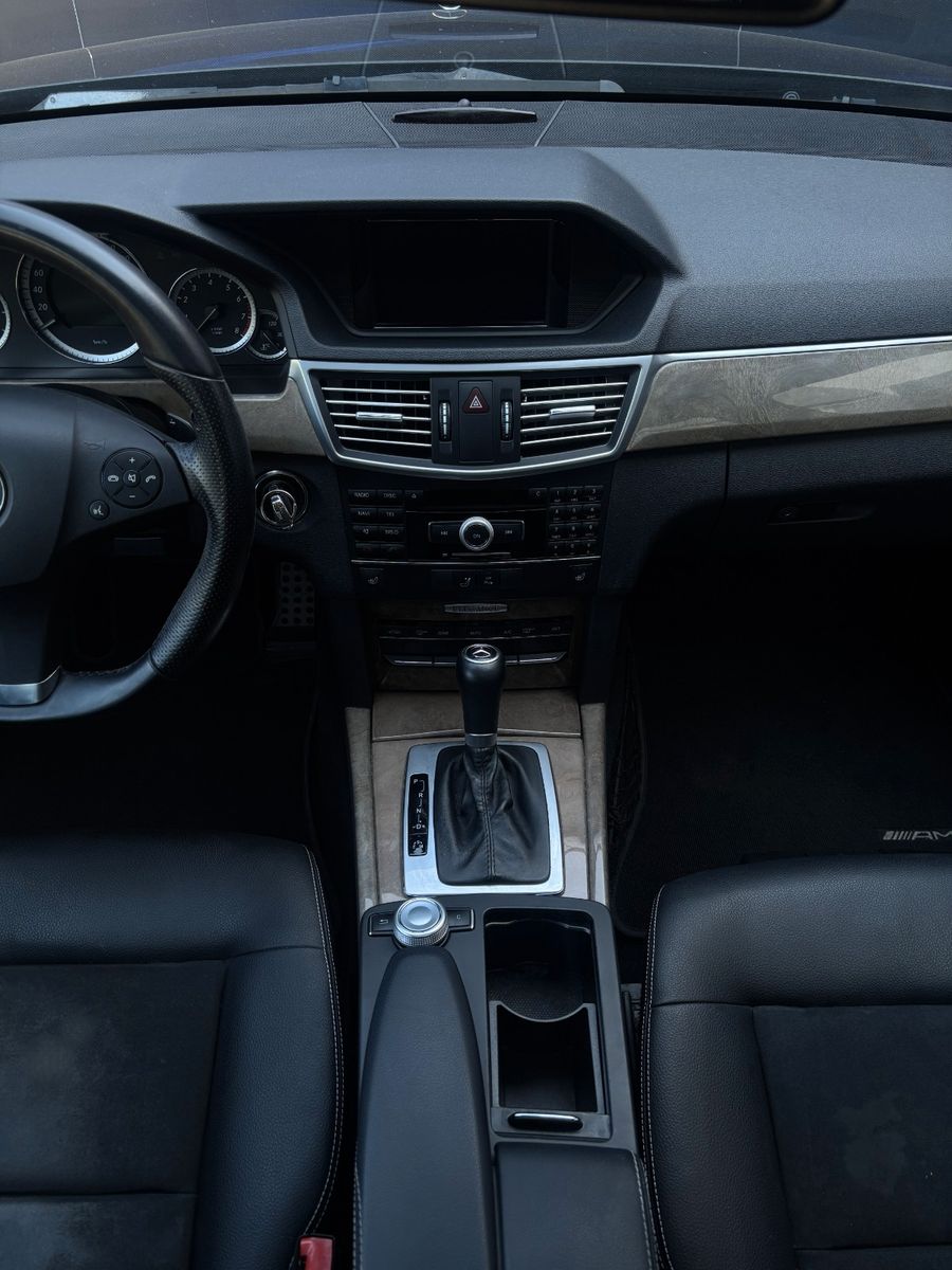 Fahrzeugabbildung Mercedes-Benz E 200 Limousine  BluEffic AMG Line,Schiebedach