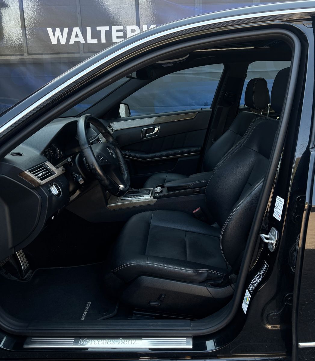Fahrzeugabbildung Mercedes-Benz E 200 Limousine  BluEffic AMG Line,Schiebedach