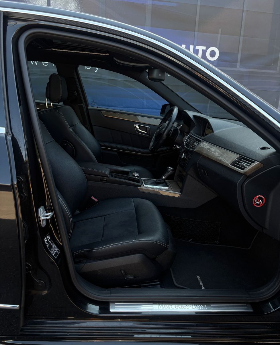 Fahrzeugabbildung Mercedes-Benz E 200 Limousine  BluEffic AMG Line,Schiebedach
