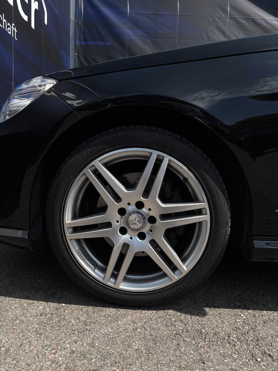 Fahrzeugabbildung Mercedes-Benz E 200 Limousine  BluEffic AMG Line,Schiebedach