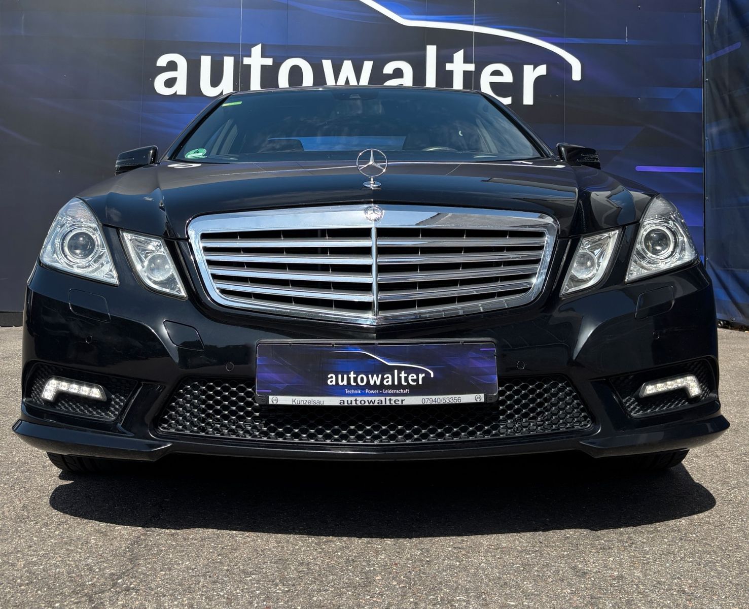 Fahrzeugabbildung Mercedes-Benz E 200 Limousine  BluEffic AMG Line,Schiebedach