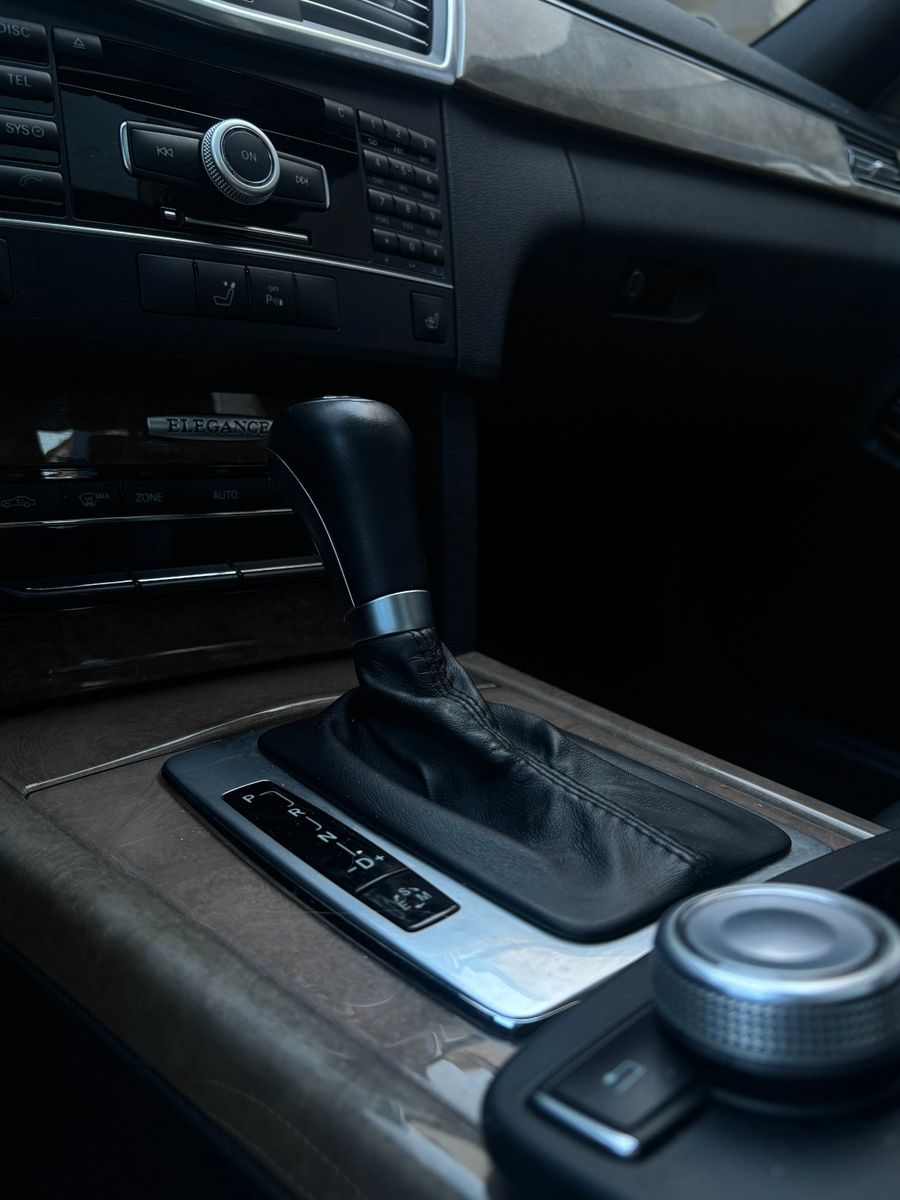 Fahrzeugabbildung Mercedes-Benz E 200 Limousine  BluEffic AMG Line,Schiebedach