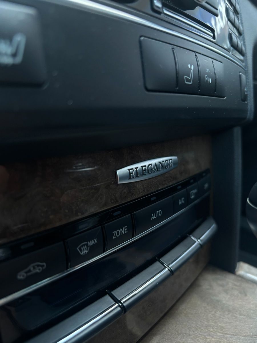 Fahrzeugabbildung Mercedes-Benz E 200 Limousine  BluEffic AMG Line,Schiebedach