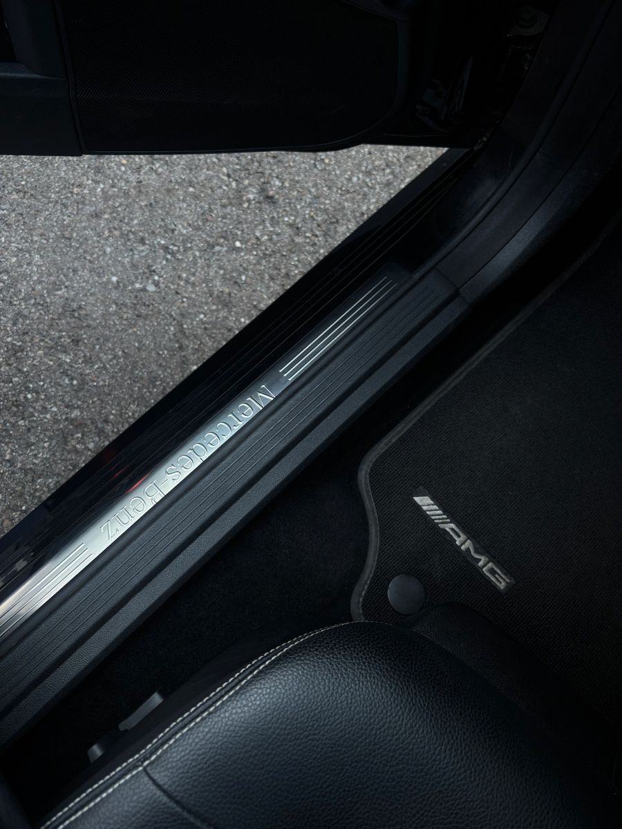 Fahrzeugabbildung Mercedes-Benz E 200 Limousine  BluEffic AMG Line,Schiebedach