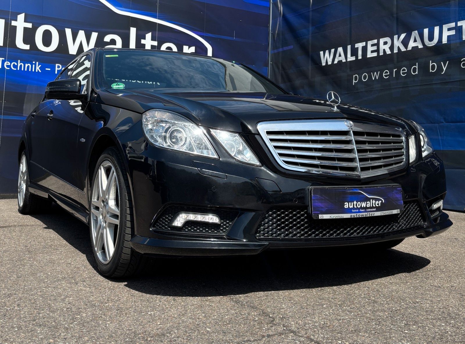Fahrzeugabbildung Mercedes-Benz E 200 Limousine  BluEffic AMG Line,Schiebedach