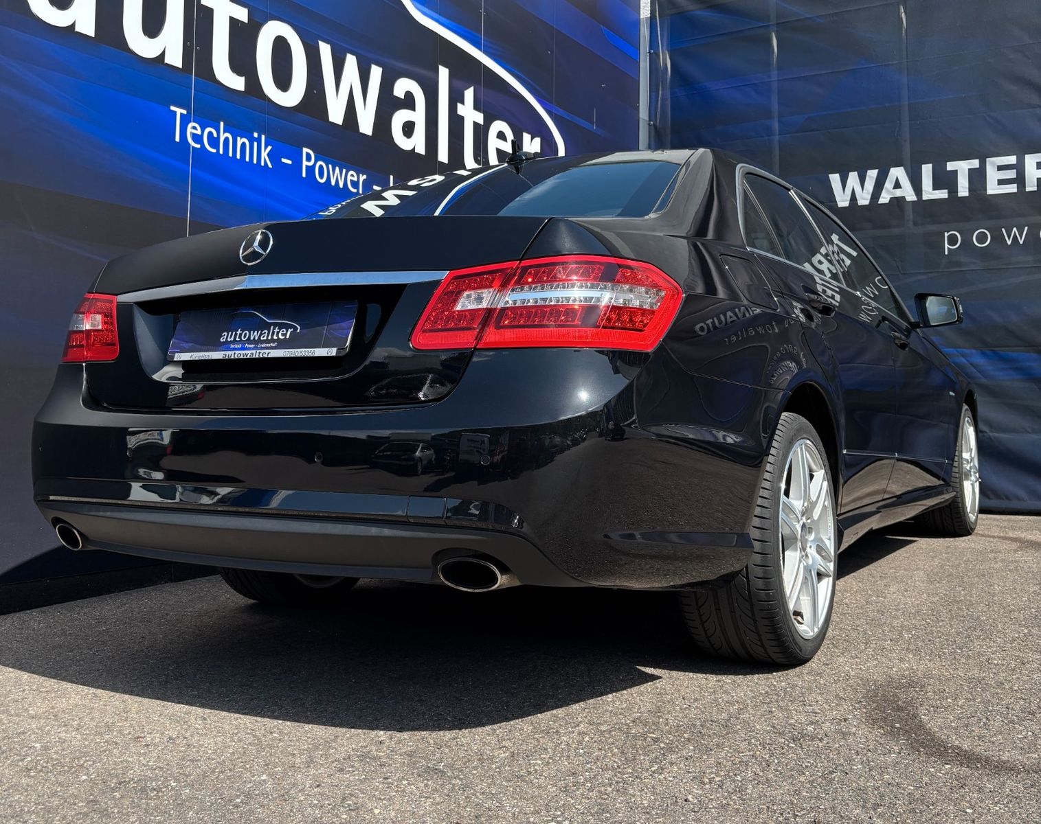 Fahrzeugabbildung Mercedes-Benz E 200 Limousine  BluEffic AMG Line,Schiebedach