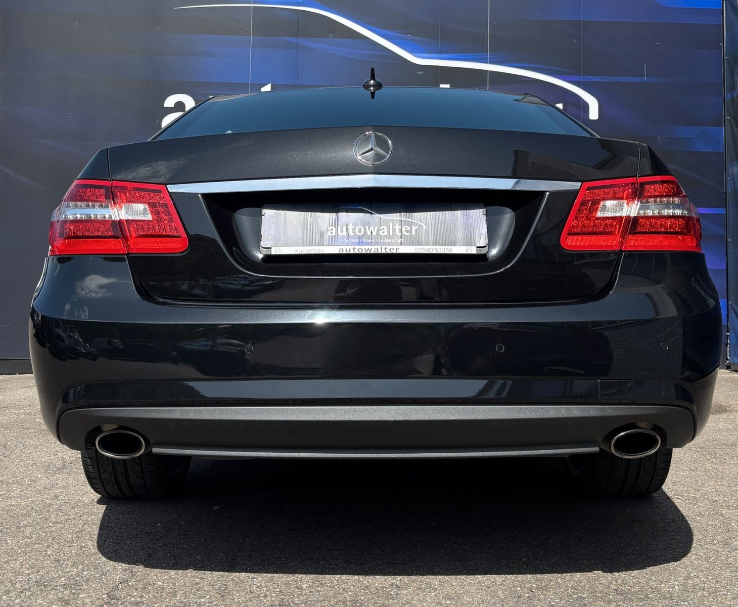Fahrzeugabbildung Mercedes-Benz E 200 Limousine  BluEffic AMG Line,Schiebedach
