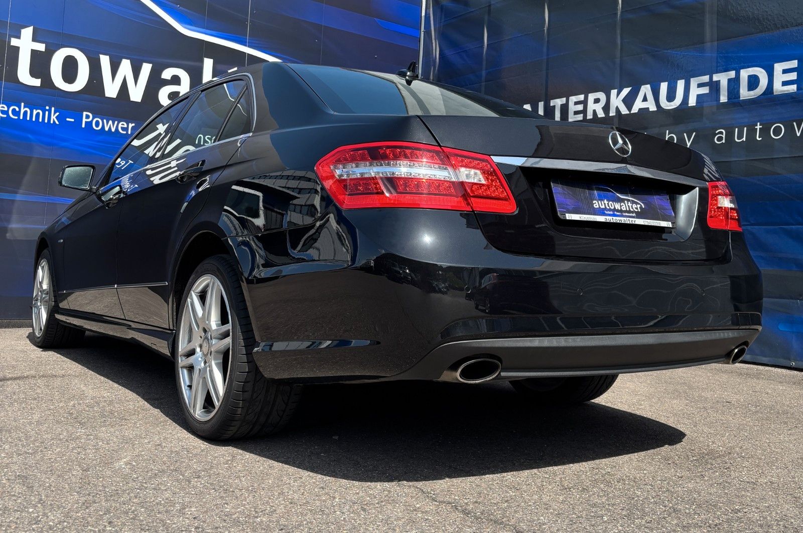 Fahrzeugabbildung Mercedes-Benz E 200 Limousine  BluEffic AMG Line,Schiebedach