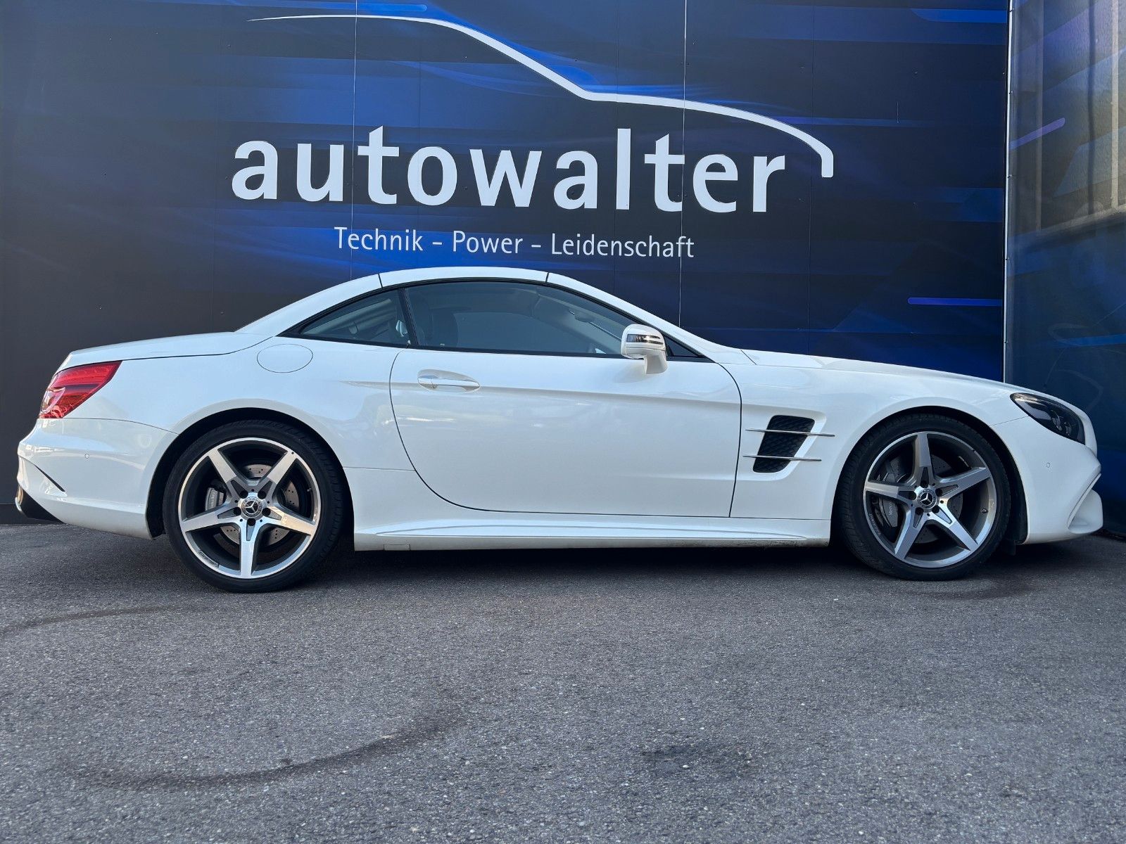 Fahrzeugabbildung Mercedes-Benz SL 500 AMG - Desingo Lack - Neuwagenzustand