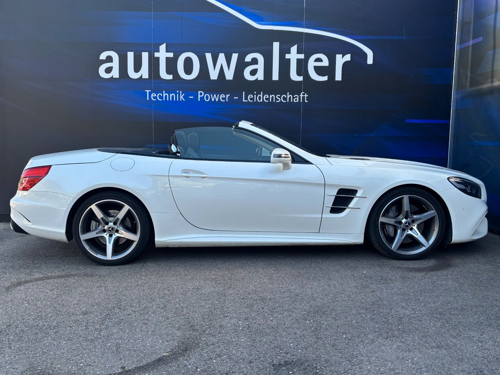 Fahrzeugabbildung Mercedes-Benz SL 500 AMG - Desingo Lack - Neuwagenzustand