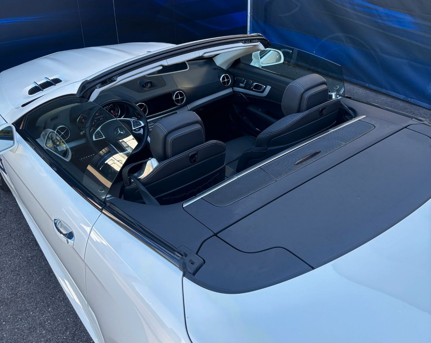 Fahrzeugabbildung Mercedes-Benz SL 500 AMG - Desingo Lack - Neuwagenzustand