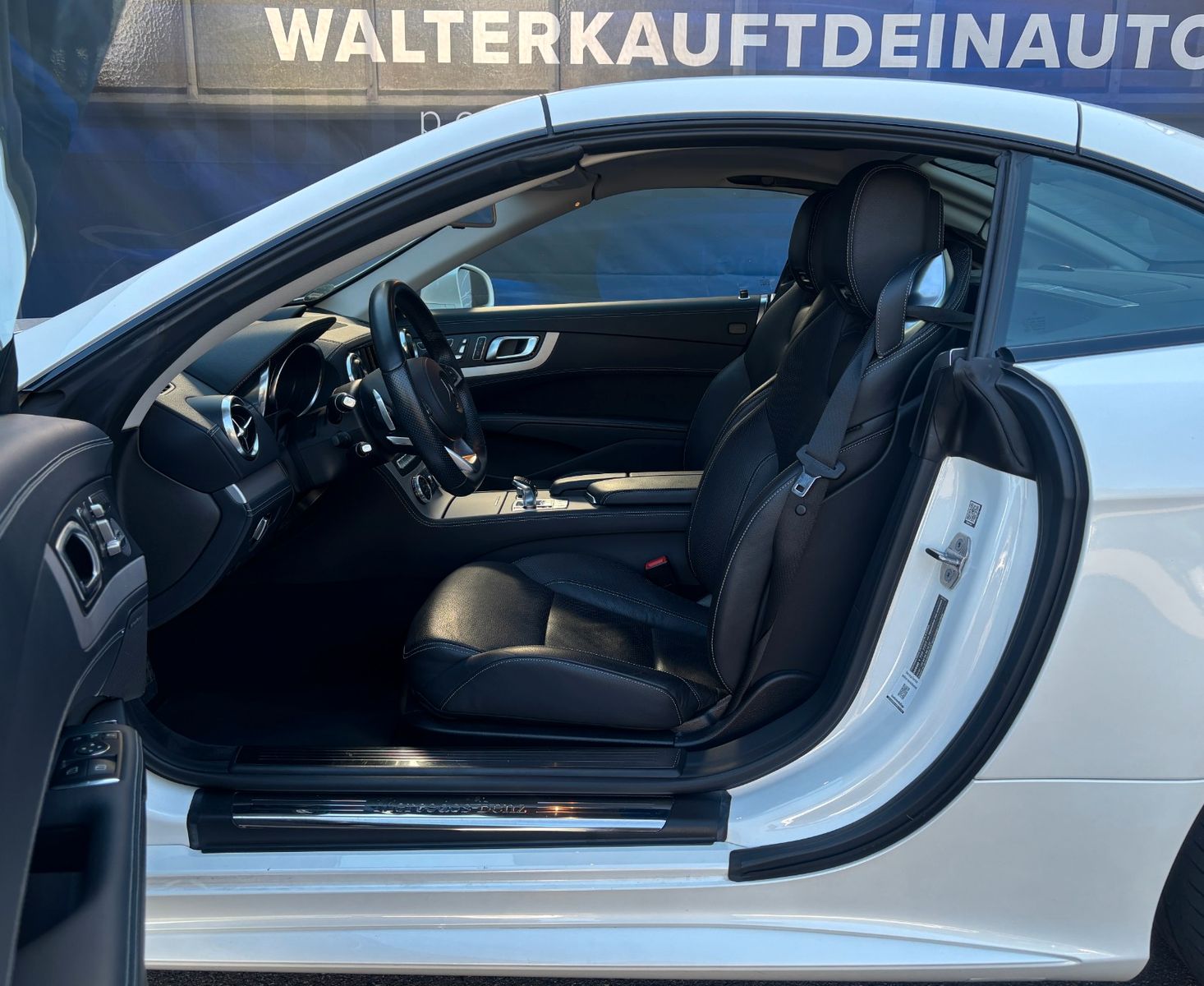 Fahrzeugabbildung Mercedes-Benz SL 500 AMG - Desingo Lack - Neuwagenzustand