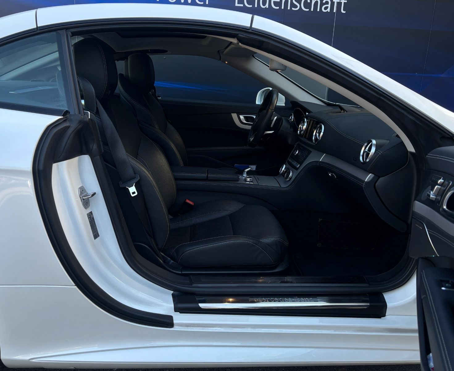 Fahrzeugabbildung Mercedes-Benz SL 500 AMG - Desingo Lack - Neuwagenzustand