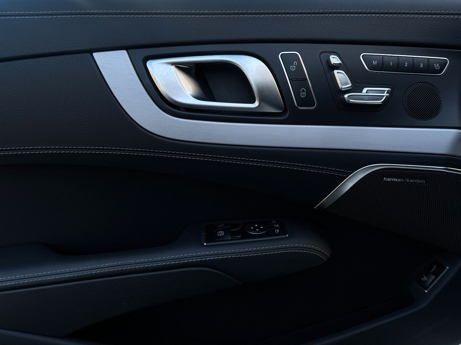 Fahrzeugabbildung Mercedes-Benz SL 500 AMG - Desingo Lack - Neuwagenzustand