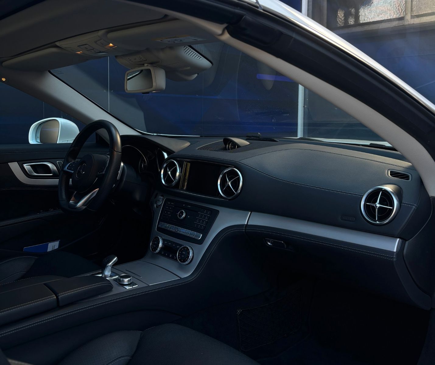 Fahrzeugabbildung Mercedes-Benz SL 500 AMG - Desingo Lack - Neuwagenzustand