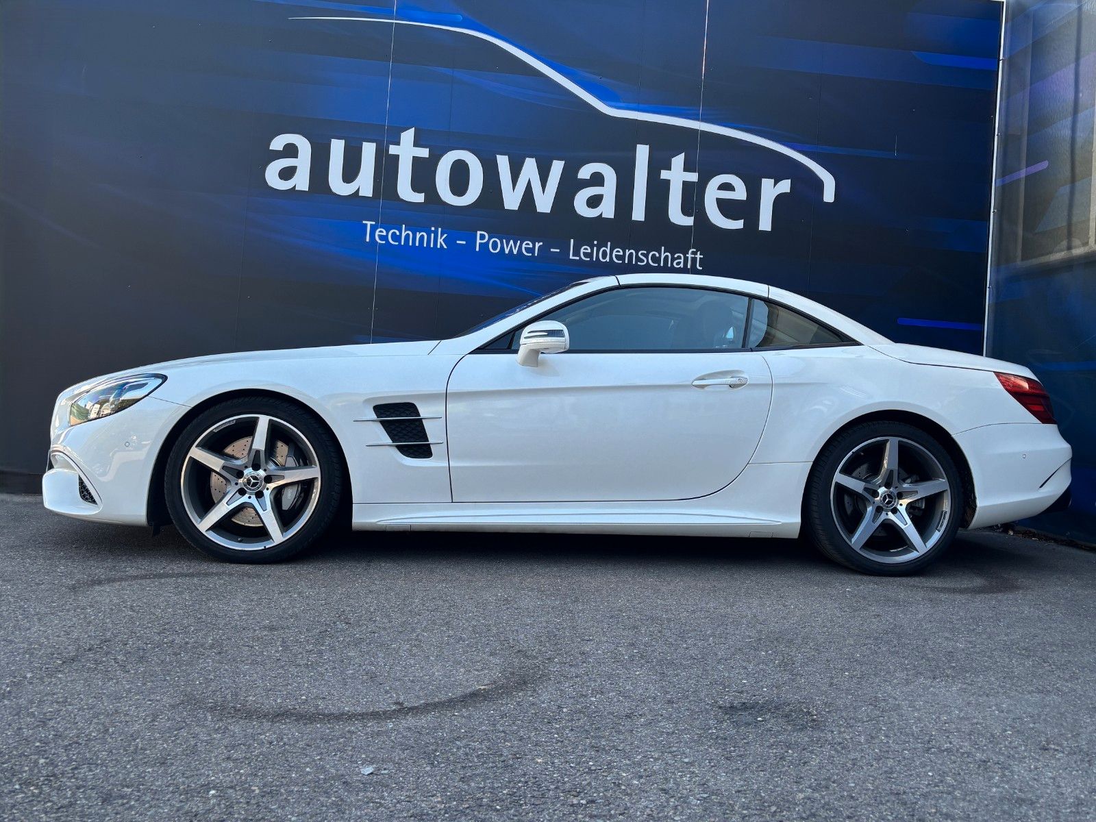 Fahrzeugabbildung Mercedes-Benz SL 500 AMG - Desingo Lack - Neuwagenzustand