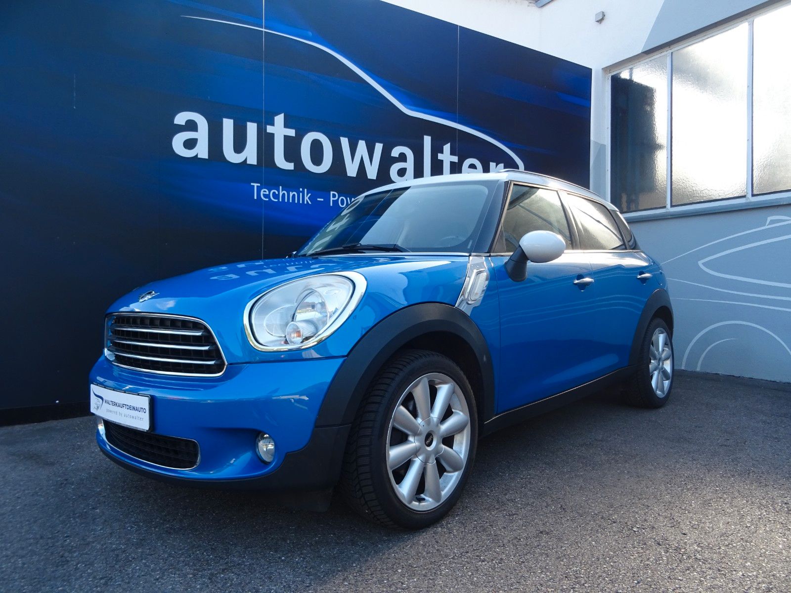 Fahrzeugabbildung MINI One Countryman Pepper