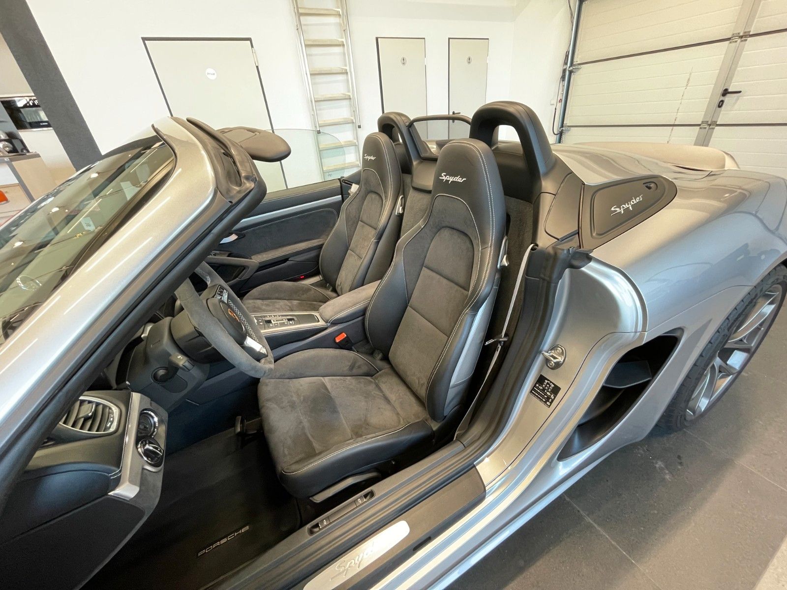Fahrzeugabbildung Porsche 718 4.0 Spyder*LED*Chrono*Approved