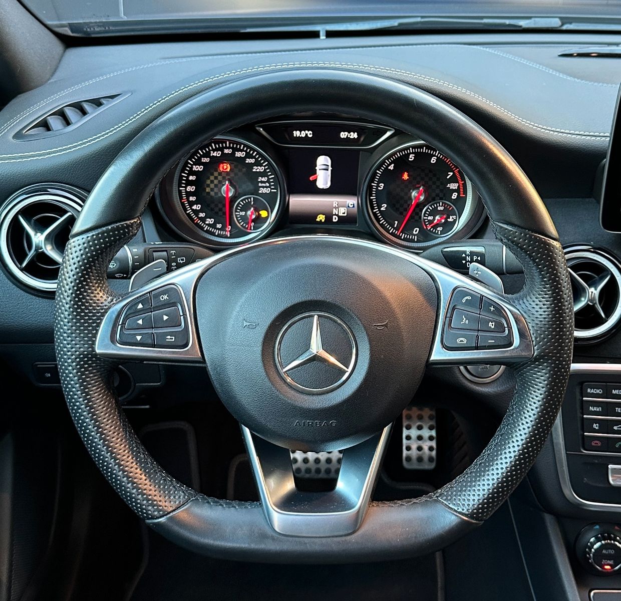 Fahrzeugabbildung Mercedes-Benz A 200 AMG-Night Paket-LED-Navi