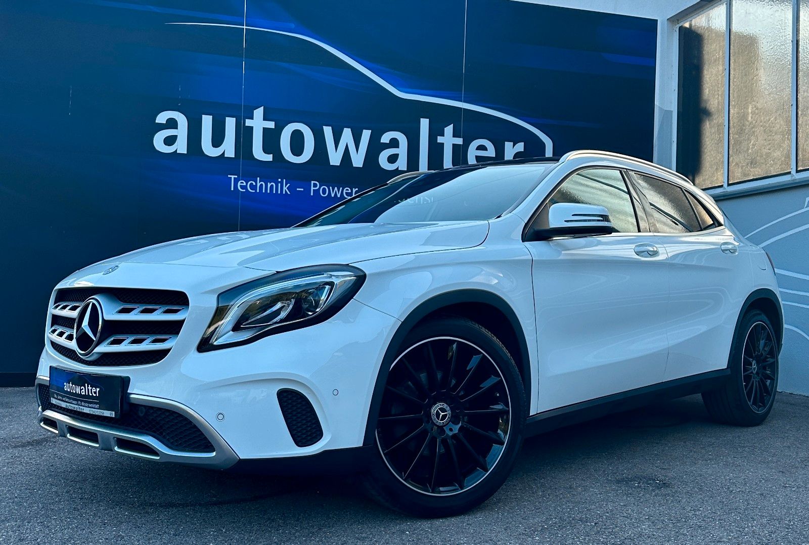 Mercedes-Benz GLA 200 AMG-Pano-Navi-HarmanKardon-LED