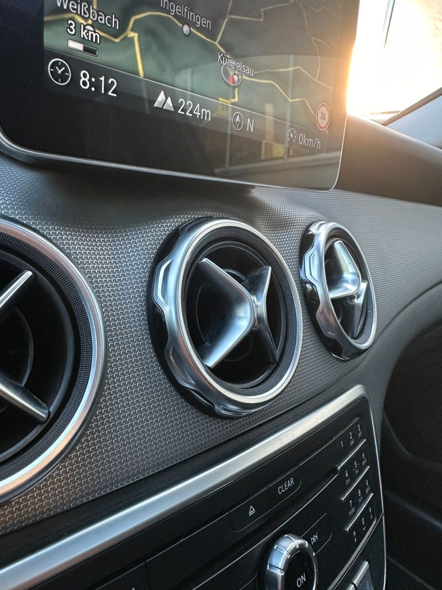 Fahrzeugabbildung Mercedes-Benz GLA 200 AMG-Pano-Navi-HarmanKardon-LED