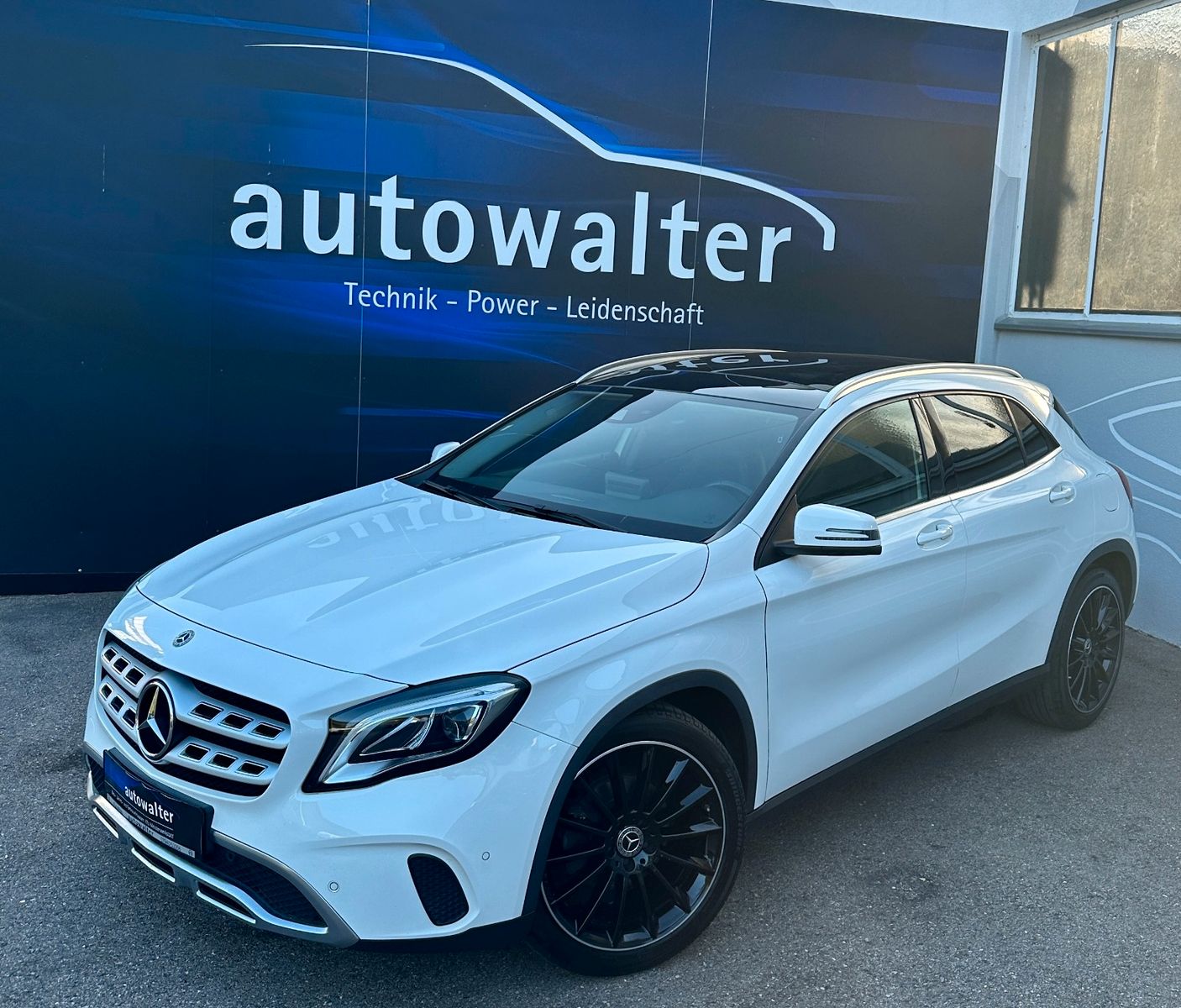 Fahrzeugabbildung Mercedes-Benz GLA 200 AMG-Pano-Navi-HarmanKardon-LED