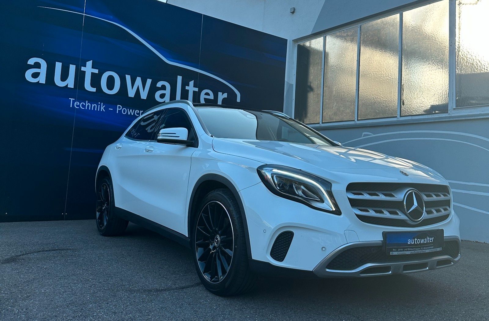 Fahrzeugabbildung Mercedes-Benz GLA 200 AMG-Pano-Navi-HarmanKardon-LED