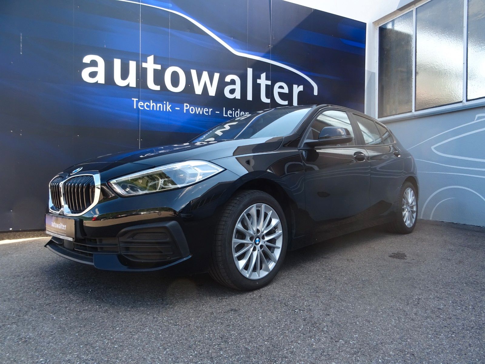 Fahrzeugabbildung BMW 118 Baureihe 1 Lim. 118 i Advantage