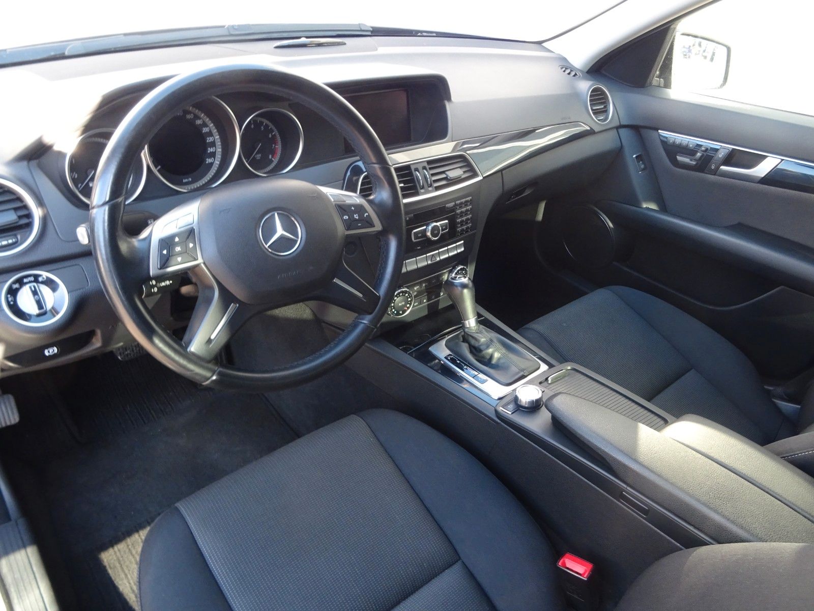 Fahrzeugabbildung Mercedes-Benz C 200 C -Klasse Lim. C 200 CGI BlueEfficiency