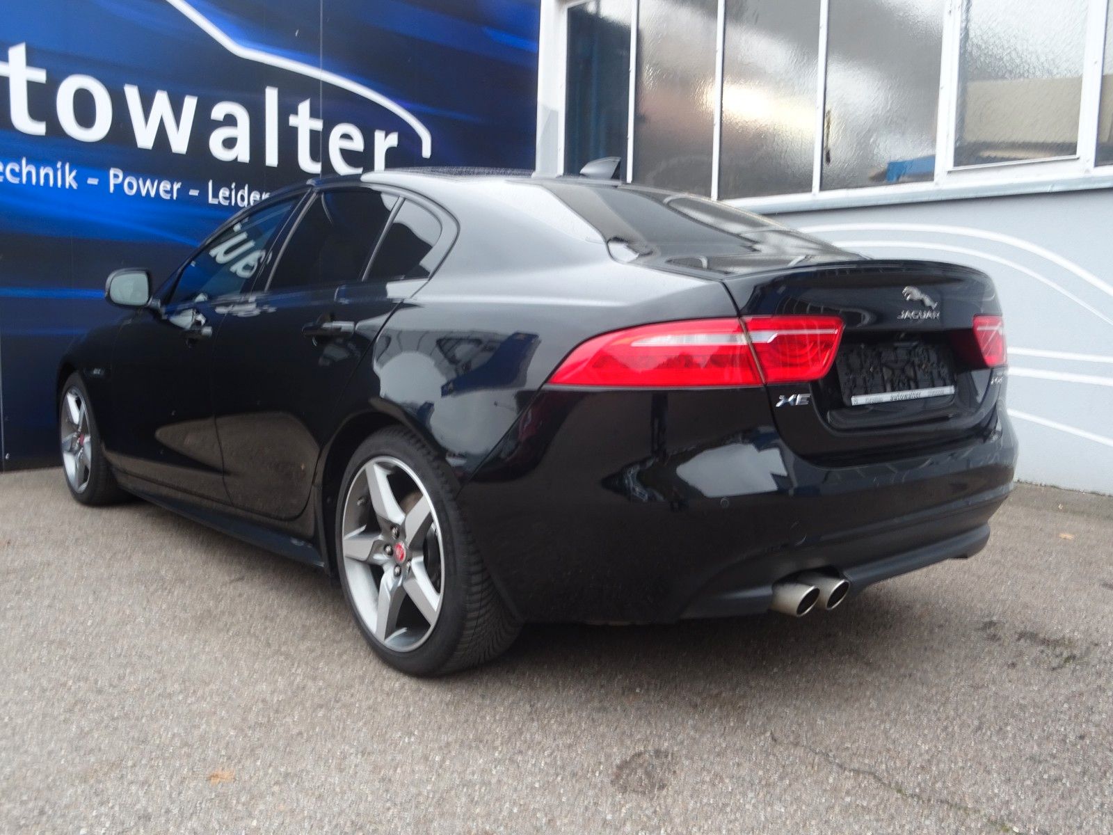 Fahrzeugabbildung Jaguar XE R-Sport