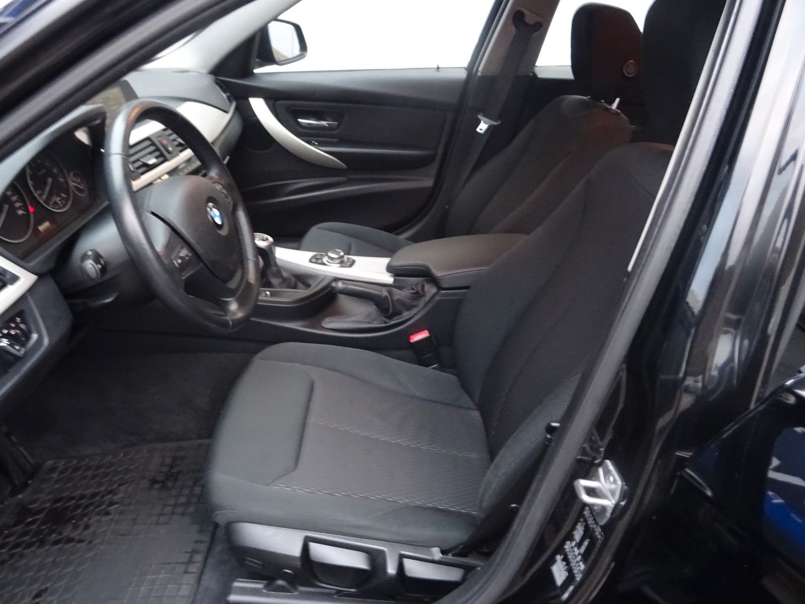 Fahrzeugabbildung BMW 318 Baureihe 3 Touring 318i