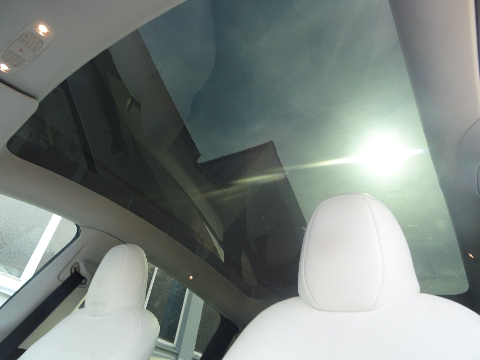 Fahrzeugabbildung Tesla Model Y Long Range Dual AWD