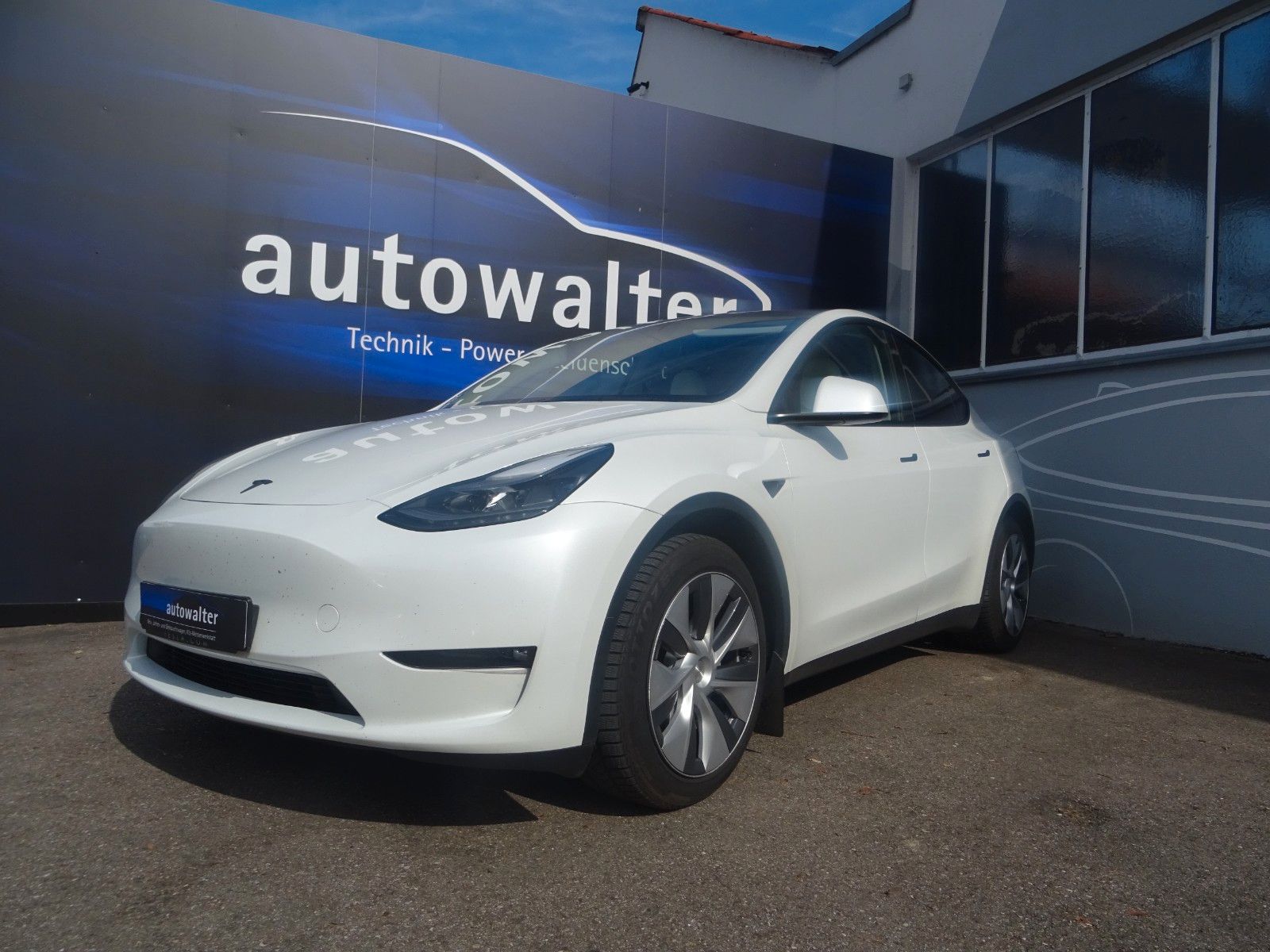 Fahrzeugabbildung Tesla Model Y Long Range Dual AWD