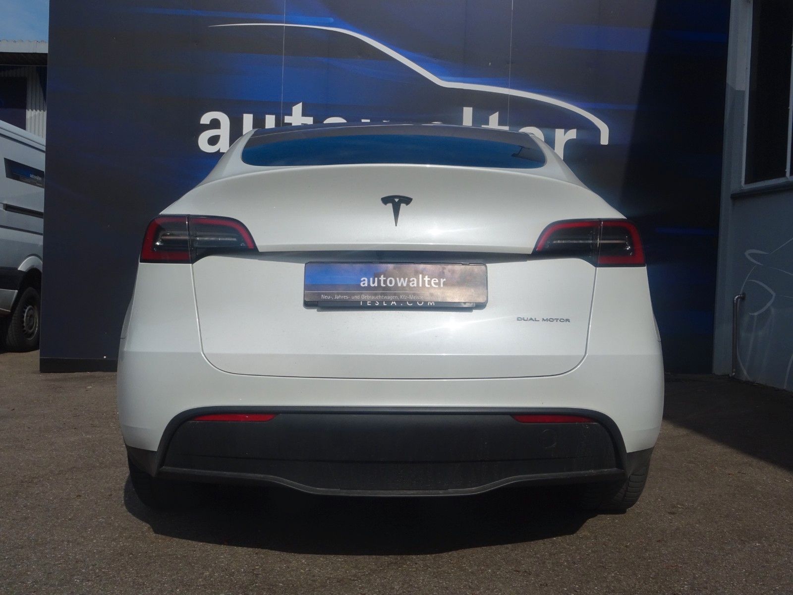 Fahrzeugabbildung Tesla Model Y Long Range Dual AWD
