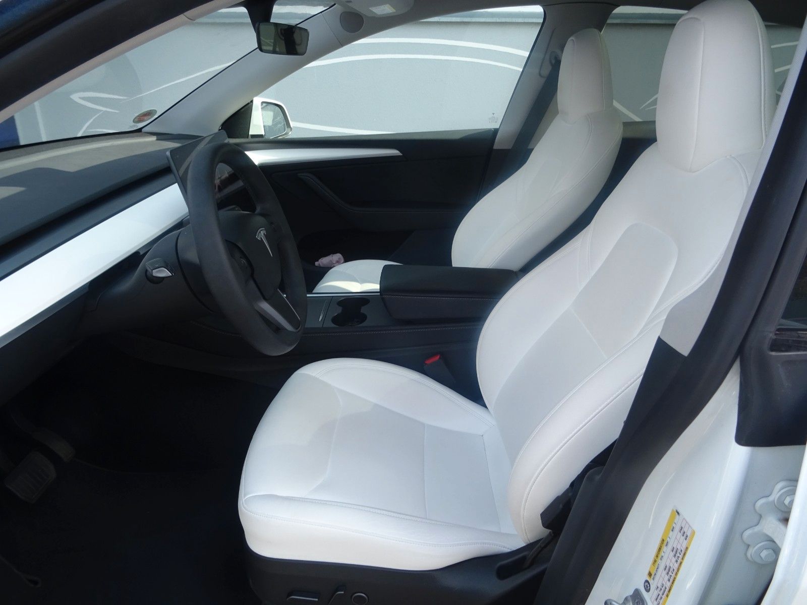 Fahrzeugabbildung Tesla Model Y Long Range Dual AWD