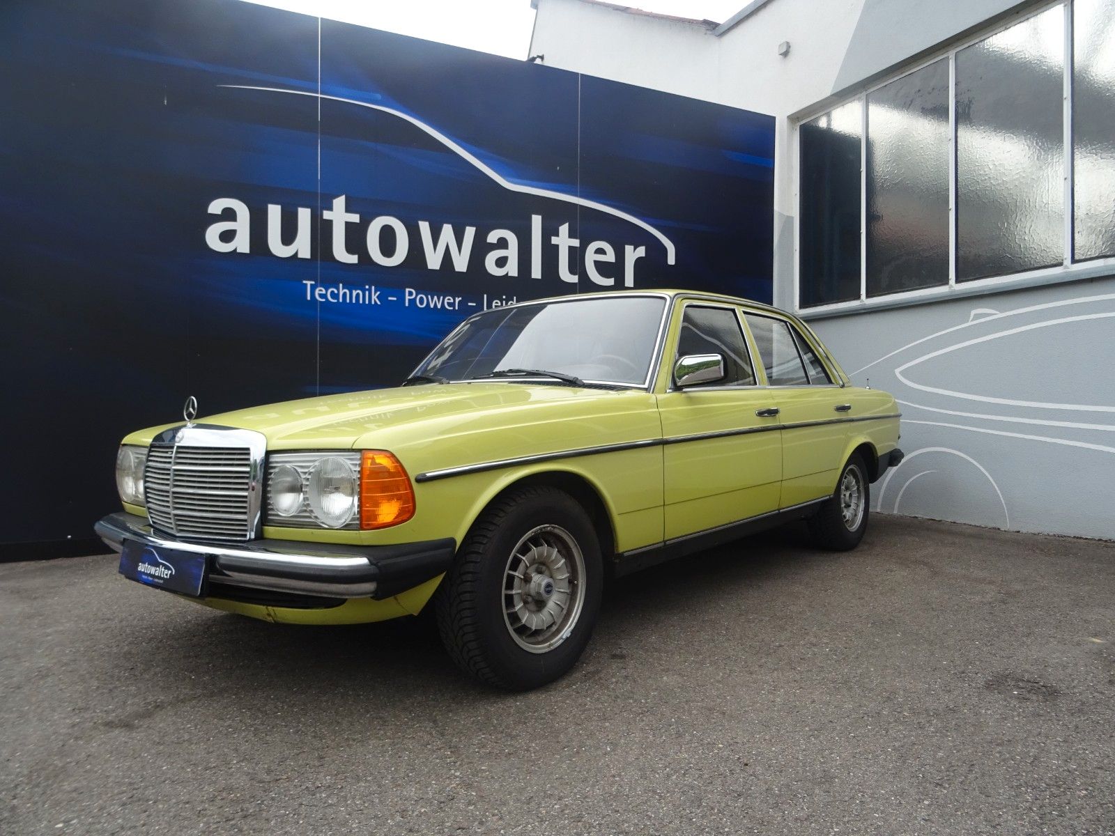 Mercedes-Benz 230