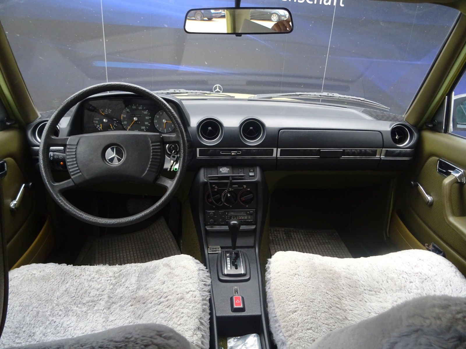 Fahrzeugabbildung Mercedes-Benz 230