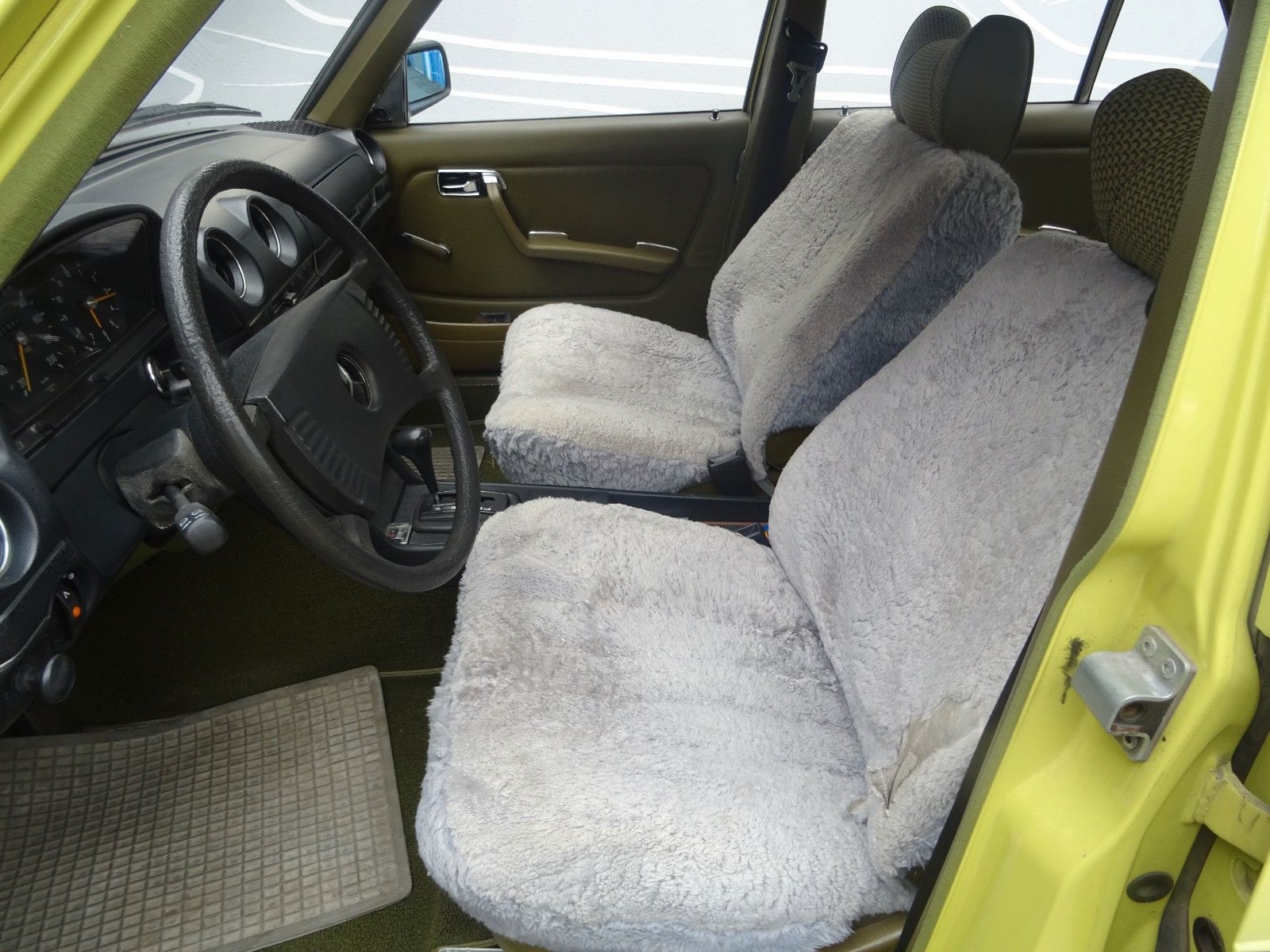 Fahrzeugabbildung Mercedes-Benz 230