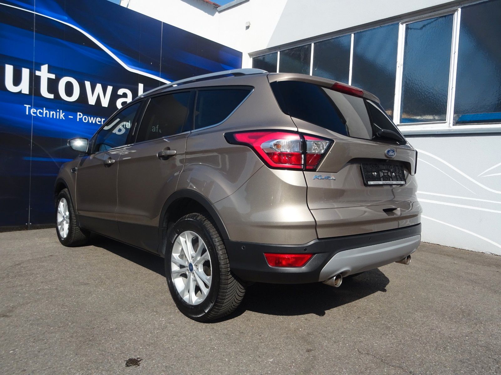 Fahrzeugabbildung Ford Kuga Titanium
