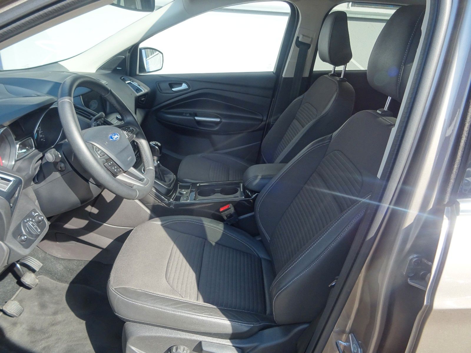 Fahrzeugabbildung Ford Kuga Titanium