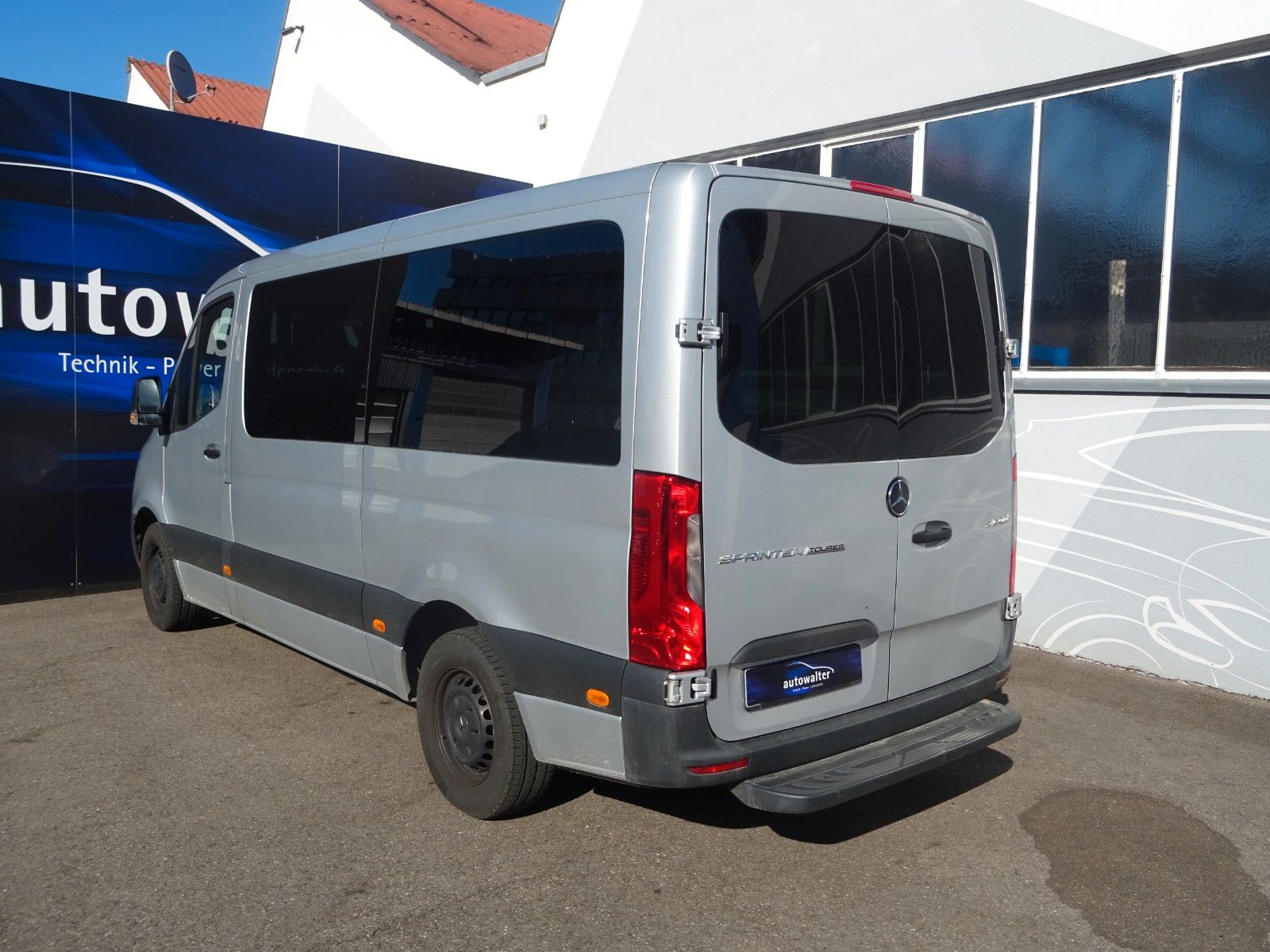 Fahrzeugabbildung Mercedes-Benz Sprinter III Tourer RWD 211/214/216 CDI 9 Sitzer