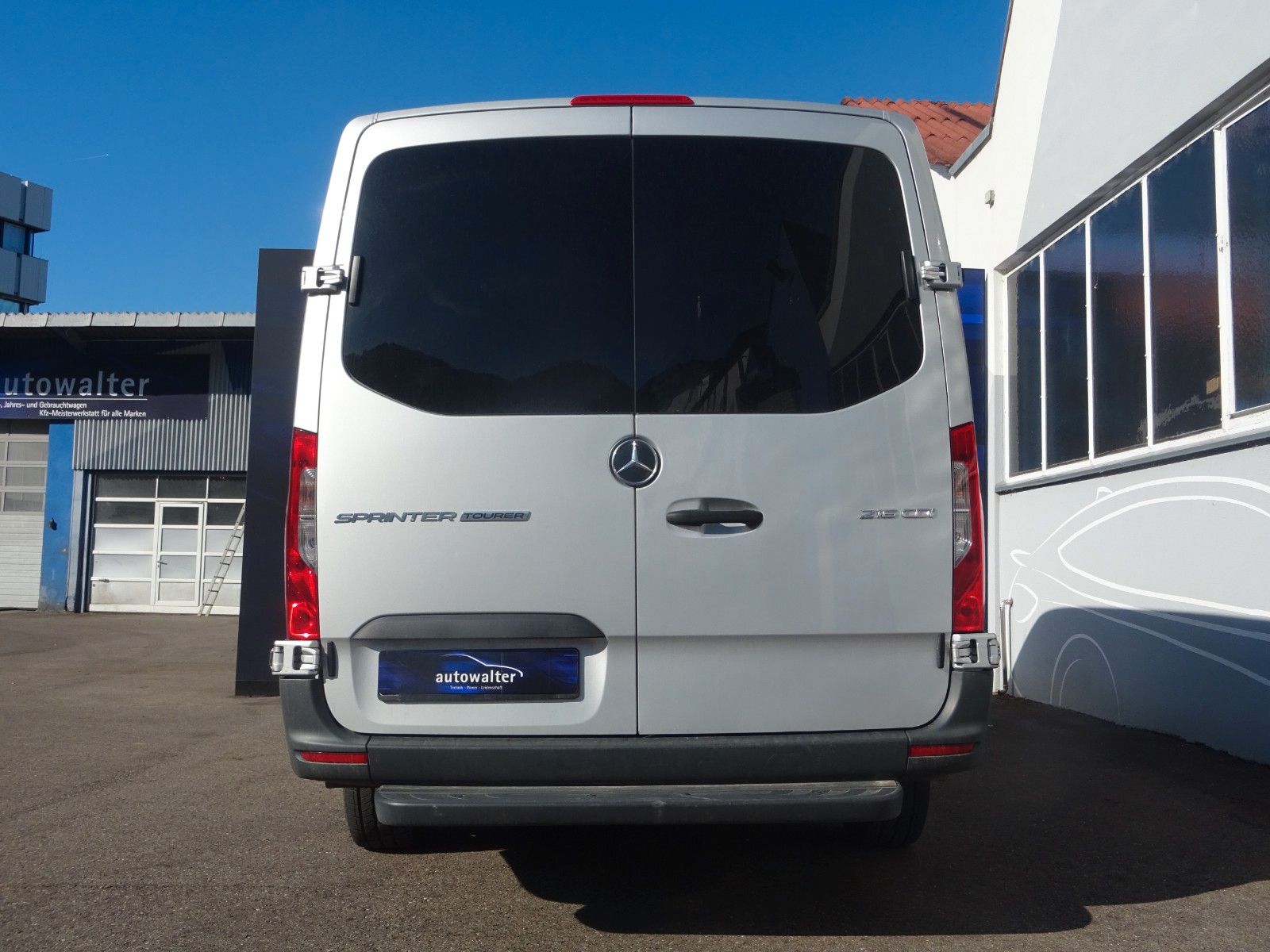 Fahrzeugabbildung Mercedes-Benz Sprinter III Tourer RWD 211/214/216 CDI 9 Sitzer