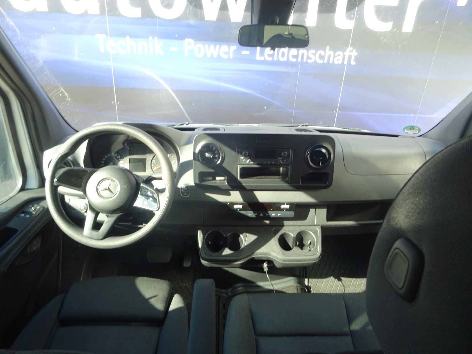 Fahrzeugabbildung Mercedes-Benz Sprinter III Tourer RWD 211/214/216 CDI 9 Sitzer