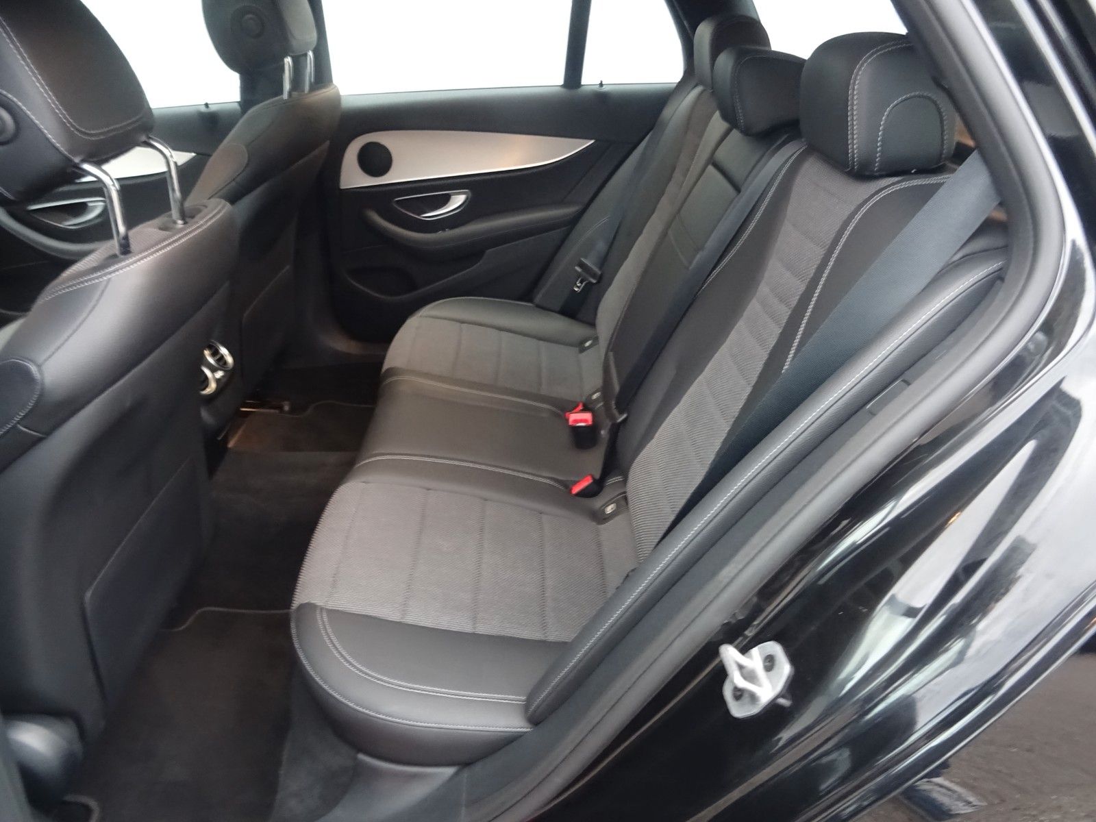 Fahrzeugabbildung Mercedes-Benz E 220 E -T Modell Avantgarde