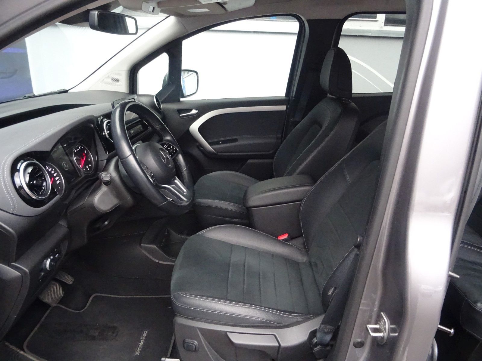 Fahrzeugabbildung Mercedes-Benz T-Klasse T -Klasse 180 d standard Edition