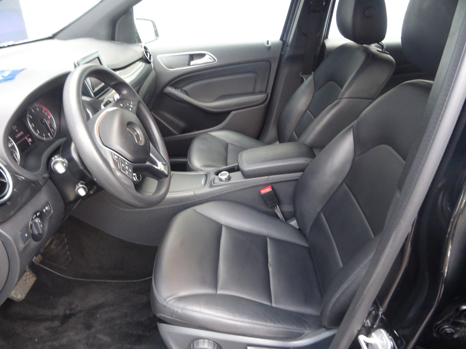 Fahrzeugabbildung Mercedes-Benz B 200