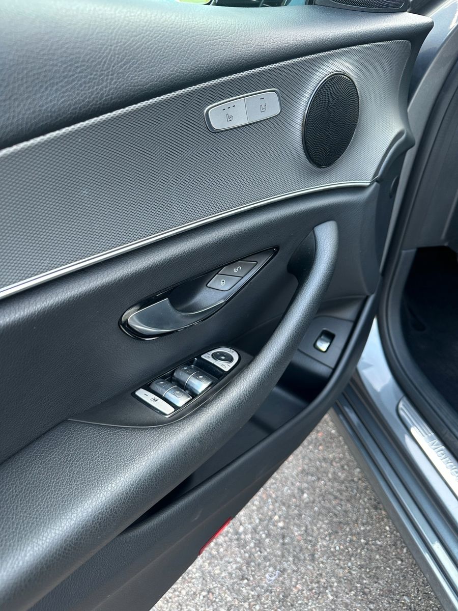 Fahrzeugabbildung Mercedes-Benz E 200 -LED-Rückfahr-großer Service neu-TOP